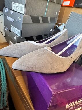 Vaneli Light Gray Suede Pointed-Toe Flats